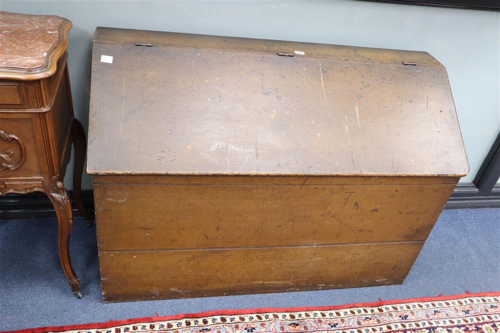 A Victorian scumbled pine feed box, width 117cm, depth 44cm, height 80cm